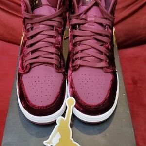 Jordan Kids Sneakers in Burgundy and Gold